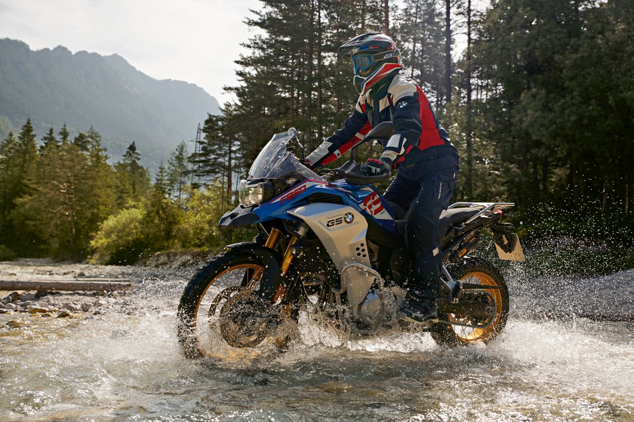 Honda XL750 Transalp VS BMW F 850 GS, দুই বাইকের মধ্যে কে এগিয়ে? পার্থক্য দেখে বিচার করুন Honda XL750 Transalp VS BMW F 850 GS, দুই বাইকের মধ্যে কে এগিয়ে? পার্থক্য দেখে বিচার করুন