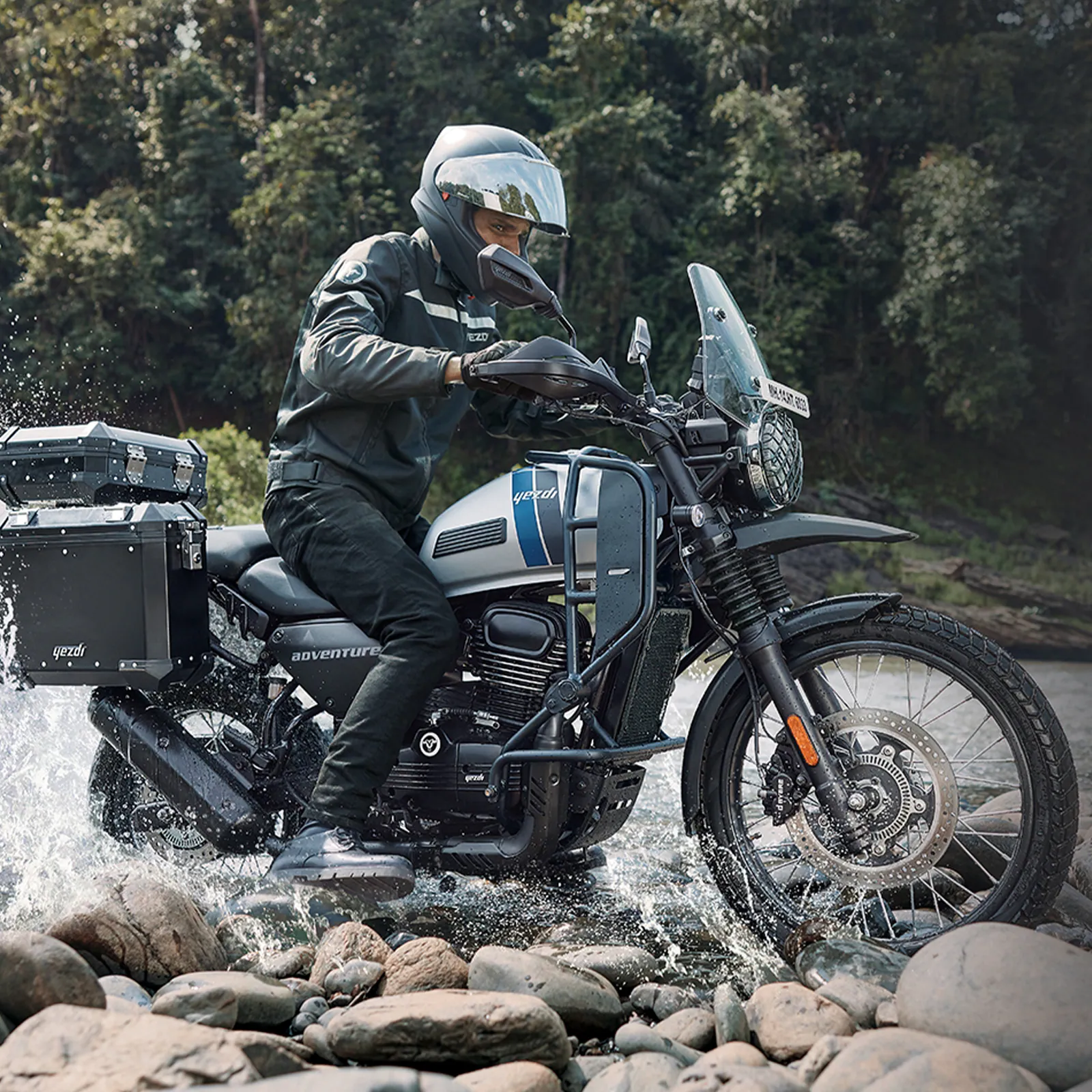 সদ্য আসা Royal Enfield Himalayan কে জোর টক্কর দিচ্ছে Yezdi Adventure, কিন্তু কে জিতবে মুখোমুখি সংঘাতে? সদ্য আসা Royal Enfield Himalayan কে জোর টক্কর দিচ্ছে Yezdi Adventure, কিন্তু কে জিতবে মুখোমুখি সংঘাতে?